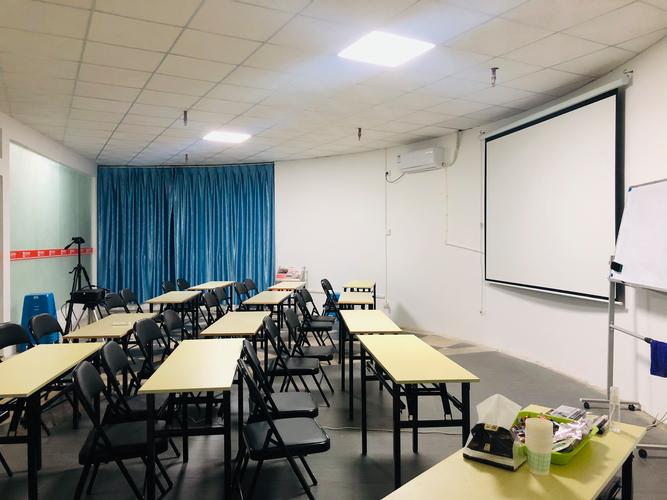 教育信息咨询与教育科技 定义、边界与运营要点